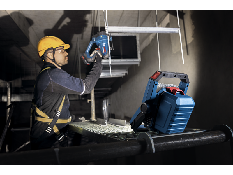 Brezžična svetilka Bosch za uporabo na gradbišču GLI 18V-3000, 06014A8100